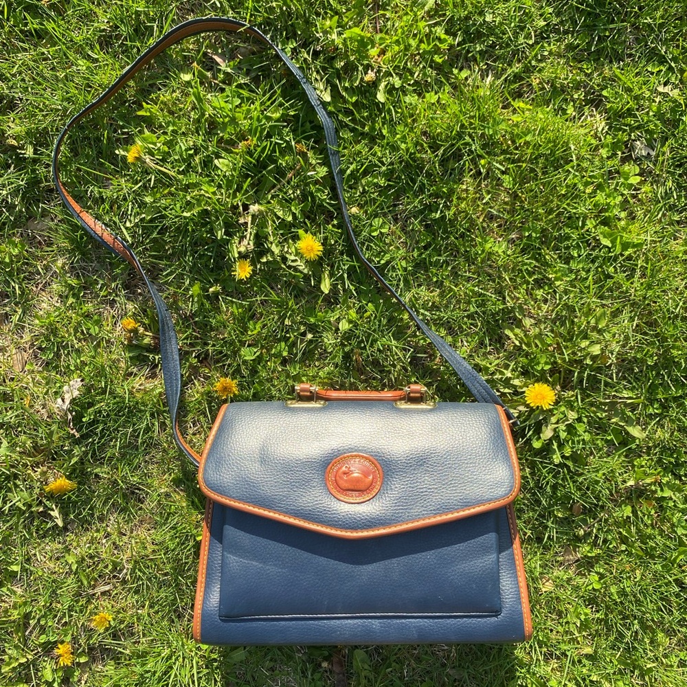 Great condition Dooney and Burke vintage Purse 👜